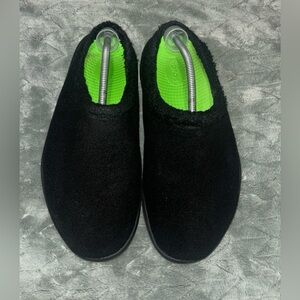 Oofos Oocoozie Fleece Recovery Slip On Clog  Men’s Size 12.5 Black